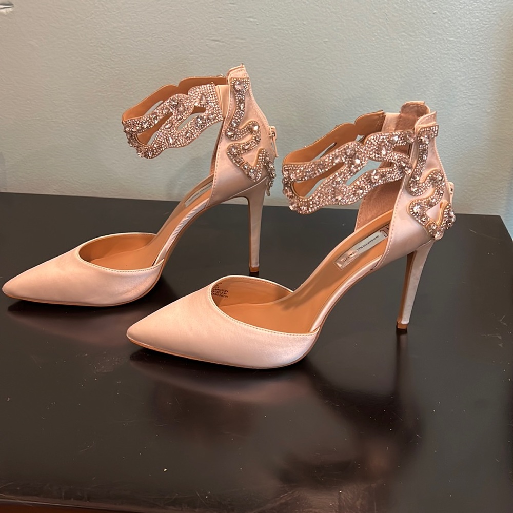 Formal heels size 8 Fabric with gems